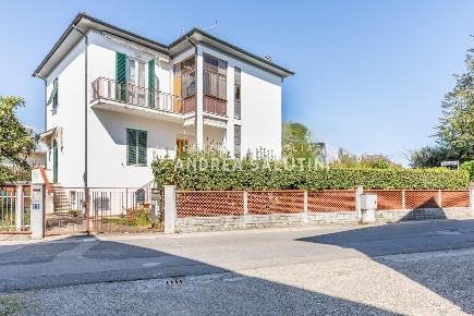 Foto Casa indipendente a Pontedera Santa Lucia, La Borra di 200 m²