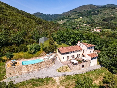 Foto Rustico a Vicopisano Centro di 480 m² con 10 locali in vendita