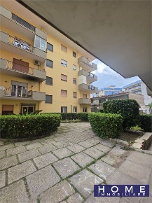 Foto Appartamento a Mondragone di 80 m² con 3 locali in vendita