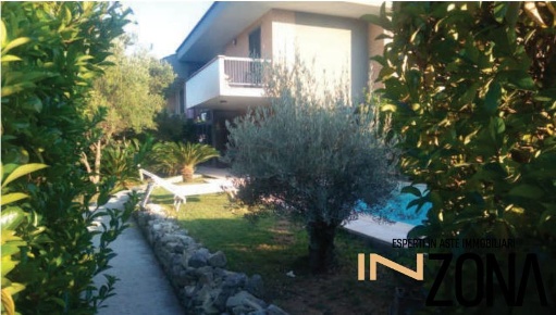 Foto Appartamento in via Collina, Città Sant'Angelo Centro di 168 m²