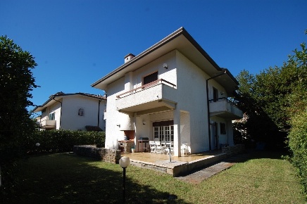 Foto Villa unifamiliare in Via Concordia 25, Pietrasanta di 160 m²