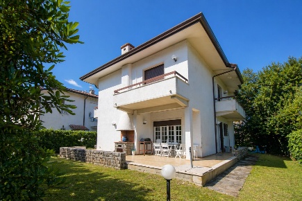 Foto Villa unifamiliare in Via Concordia 25, Pietrasanta di 160 m²
