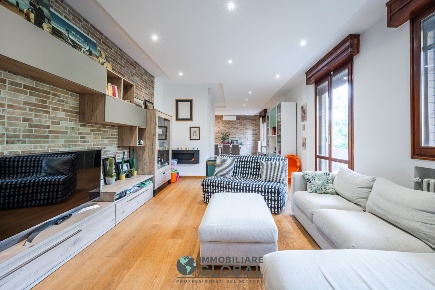 Foto Appartamento in Via Corsini 8, Modena Villaggio Giardino di 163 m²