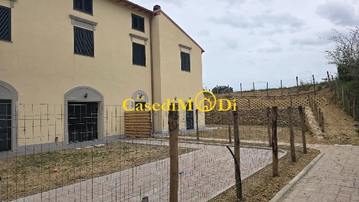 Foto Appartamento a Livorno Cisternino di 80 m² con 4 locali in vendita