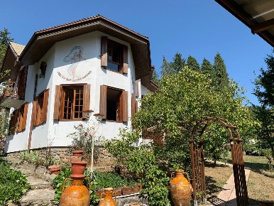 Foto Villa unifamiliare a Rocchetta di Vara di 280 m² con 10 locali