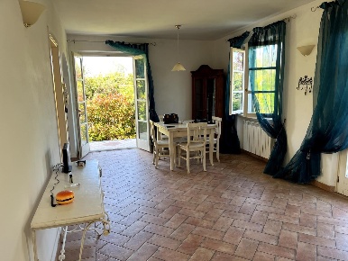 Foto Villa bifamiliare a Seravezza Ripa Pozzi Querceta Ponterosso di 180 m²