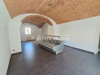 Foto Negozio a Pontedera Oltrera di 67 m² con 2 locali in affitto