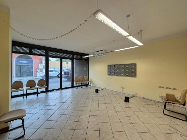 Foto Locale commerciale a Lucca San Marco - Acquacalda di 65 m² in vendita