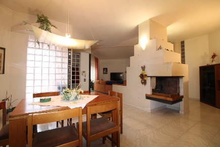 Foto Casa indipendente a Vicopisano Centro di 600 m² con 10 locali