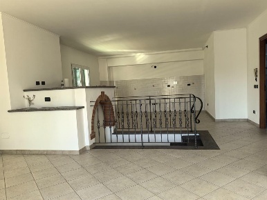 Foto Ufficio a Calcinaia Fornacette di 135 m² con 6 locali in affitto