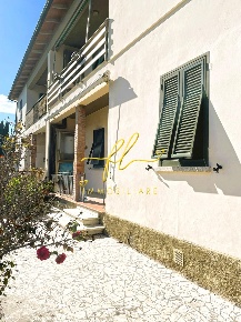 Foto Villa bifamiliare a Pomarance Centro di 254 m² con 11 locali