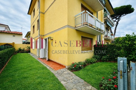 Foto Appartamento a Camaiore Lido di Camaiore di 84 m² con 5 locali