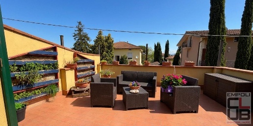 Foto Villa a schiera a Cerreto Guidi di 300 m² con 6 locali in vendita