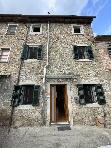 Foto Casa indipendente a Capannori Marlia di 161 m² con 5 locali in vendita
