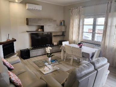 Foto Villa unifamiliare a Forte dei Marmi Centro di 80 m² con 5 locali