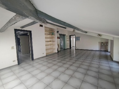 Foto Attico a Massa Centro di 180 m² con 5 locali in vendita