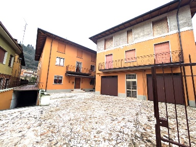 Foto Villa bifamiliare in Via Ardiccio 18, Vobarno Centro di 637 m²