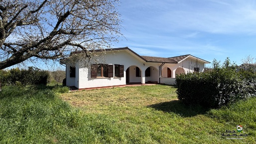 Foto Villa bifamiliare in Strada Vicinale Vallenzano 10, Bassano Romano