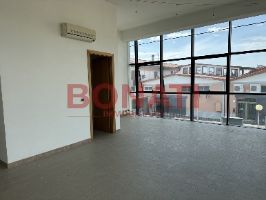 Foto Ufficio a Sarzana Crociata di 56 m² con 1 locali in vendita