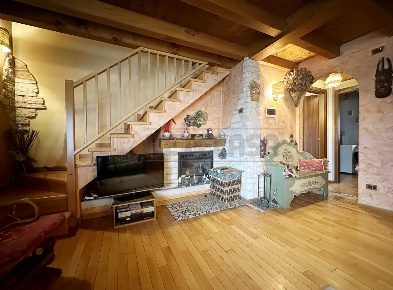 Foto Appartamento a Roana Canove Di Roana di 120 m² con 5 locali in vendita