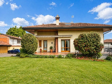 Foto Villa unifamiliare in Via Varallo Pombia 2, Castelletto sopra Ticino