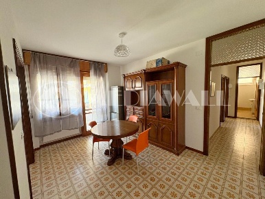 Foto Appartamento a Lignano Sabbiadoro Centro di 70 m² con 4 locali