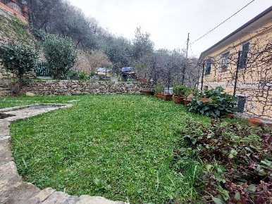 Foto Appartamento in Via San Pantaleo, Genova Righi di 84 m² con 3 locali