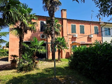 Foto Appartamento a Rovigo Grignano Polesine, Roverdicrè di 270 m²