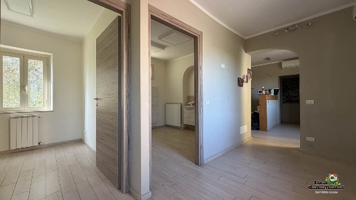 Foto Appartamento in Via San Vincenzo, Bassano Romano di 97 m² con 6 locali