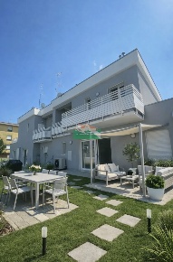 Foto Villa a schiera in via salvatore vallitutti, Ravenna di 175 m²