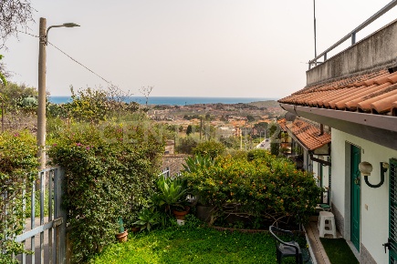 Foto Villa unifamiliare in Via Santa Rosa da Lima 17, Catania di 171 m²
