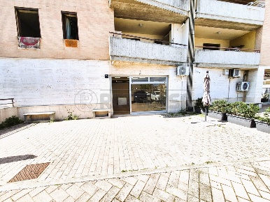 Foto Locale commerciale in Via Tirino 179, Pescara Tirino di 80 m²