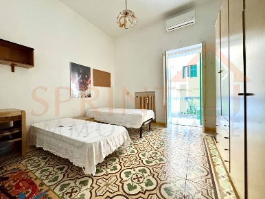 Foto Appartamento in Via Umberto I, Monopoli di 190 m² con 5 locali