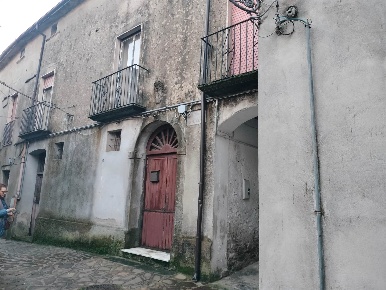 Foto Appartamento in Via Beneficienza, Rogliano Centro di 100 m² in vendita
