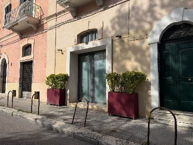 Foto Locale commerciale a Matera di 200 m² con 3 locali in affitto