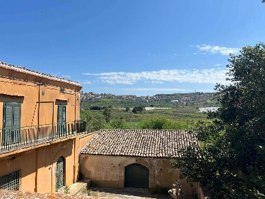 Foto Struttura sanitaria a Naro con 1 locali in vendita