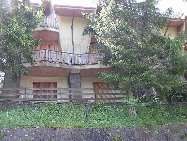 Foto Appartamento a Rocchetta di Vara di 70 m² con 4 locali in vendita