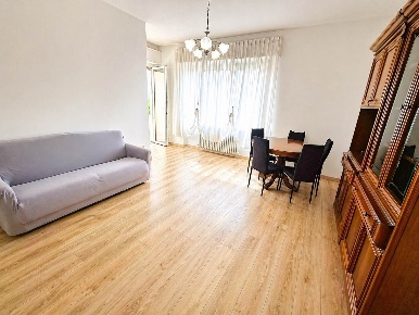 Foto Appartamento a Arona Centro di 90 m² con 3 locali in affitto