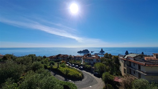 Foto Appartamento a Aci Castello Centro di 295 m² con 8 locali in vendita