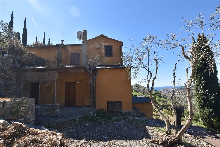 Foto Rustico a Imperia Oneglia di 92 m² con 6 locali in vendita