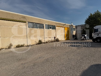 Foto Capannone industriale in Strada di Sabbione 30, Terni di 800 m²