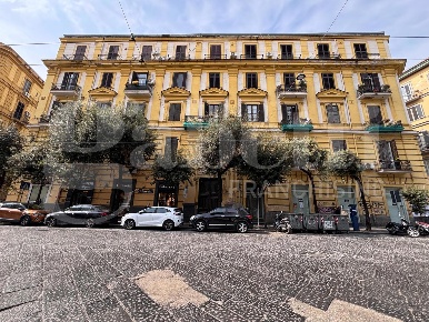 Foto Appartamento in Garibaldi, Napoli Tribunali di 180 m² con 6 locali