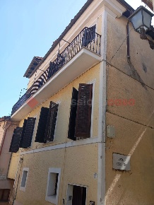 Foto Casa indipendente in Via San Rocco 15, Mandela di 115 m² con 5 locali