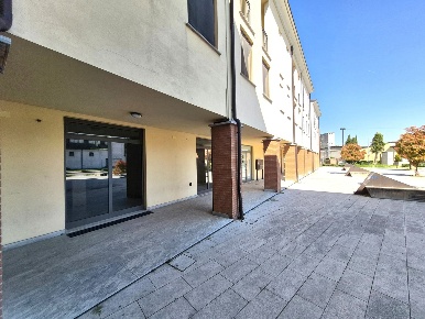 Foto Negozio in Piazza locatelli 10, Torrevecchia Pia Centro di 49 m²