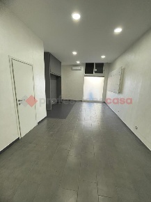 Foto Negozio in Europa, Bari San Paolo di 90 m² in affitto