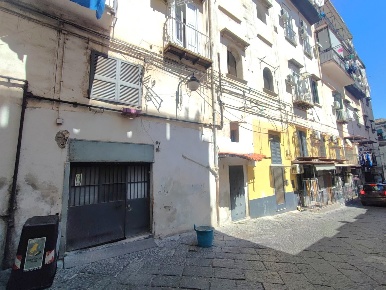Foto Magazzino in Rosario di Palazzo, Napoli Quartieri Spagnoli di 200 m²