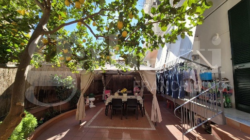 Foto Appartamento in Enea, Napoli Bagnoli di 100 m² con 4 locali in vendita