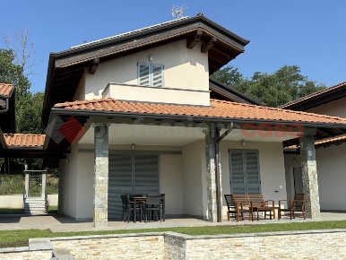 Foto Villa singola in Erro, Paruzzaro di 180 m² con 4 locali in vendita