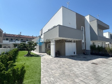 Foto Casa indipendente in Via Umberto Nobile, Legnaro di 205 m² in vendita