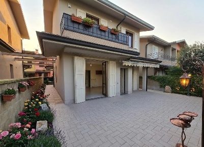 Foto Villa unifamiliare in Via Caduti di Nassirya 17, Massalengo in vendita